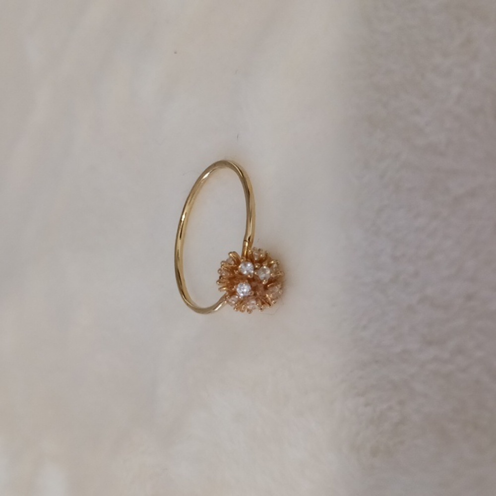 Banana republic gold delicate fireball ring (size6)